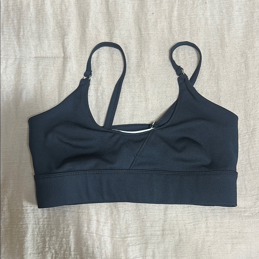 Black Seamless Sports Bra with Adjustable Straps